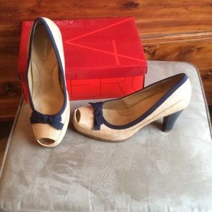 Brand new  Aerosole  beige and navy pumps